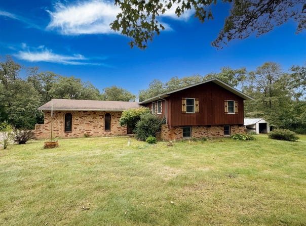 5174 E 1100 N, DeMotte, IN 46310