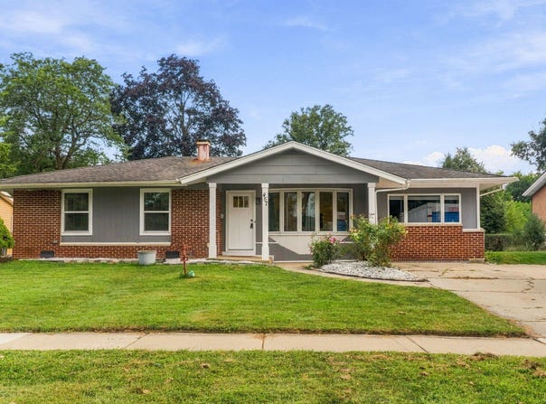 457 Lilac Lane, Elk Grove Village, IL 60007