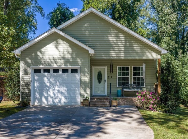 122 W Baker Street, Pickens, SC 29671