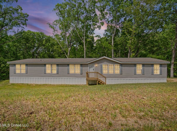 258 Coles Point Road, Batesville, MS 38606