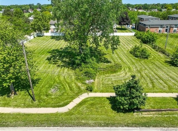 Northline Road, Southgate, MI 48195