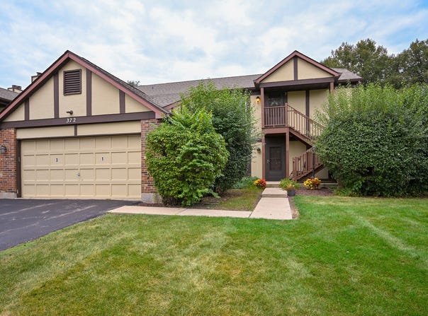 372 Sandhurst Circle, Glen Ellyn, IL 60137
