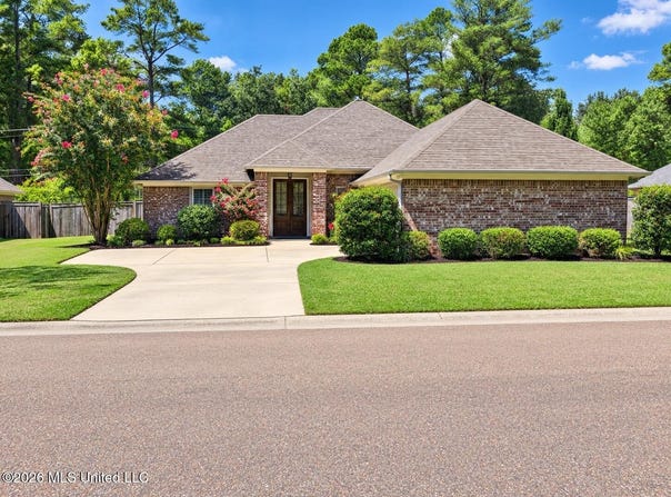 3 Lenox Court, Jackson, MS 39211