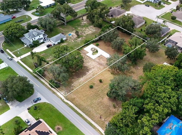 2104 PENINSULAR Drive, HAINES CITY, FL 33844