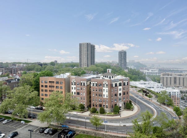 7435 BLVD E, North Bergen, NJ 07047