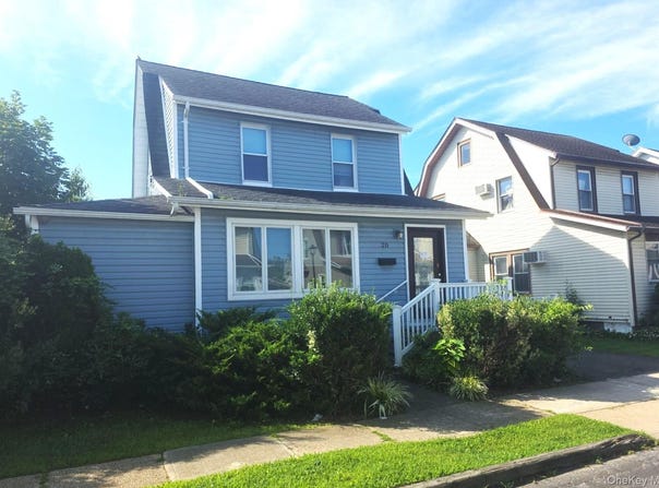 20 Laurel Road, Lindenhurst, NY 11757