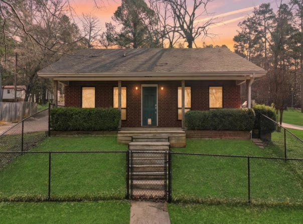 3075 E Lake Dr., Gladewater, TX 75647