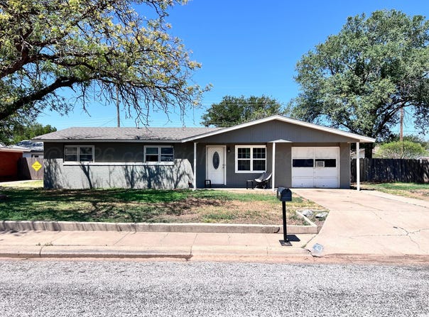 131 Northwest Drive, Hereford, TX 79045