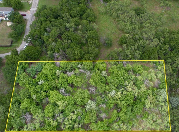 E Houston, Henrietta, TX 76365