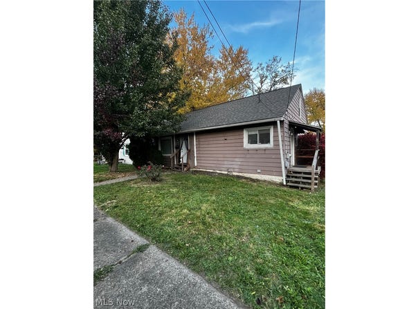1722 Saint Elmo Avenue NE, Canton, OH 44705