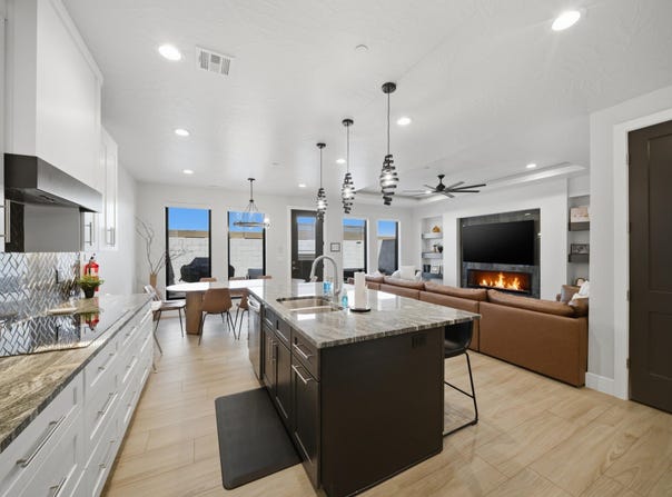 5252 W 2420 S, Hurricane, UT 84737