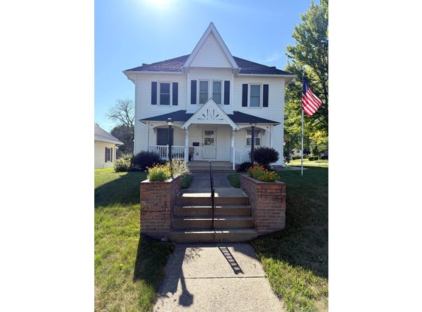 124 N Spring Avenue, Springfield, MN 56087