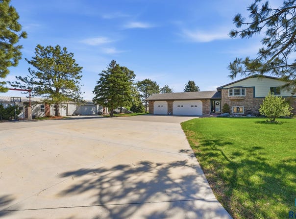 26574 466th Ave, Sioux Falls, SD 57106-6903