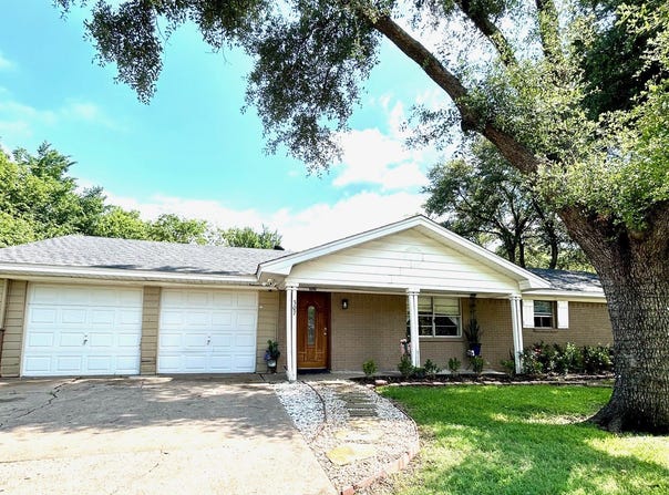 307 E 5th Street, Kaufman, TX 75142