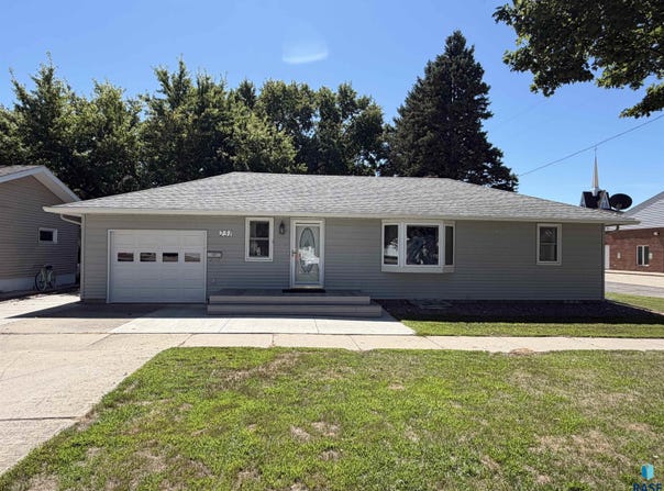 231 E Elizabeth St, Edgerton, MN 56128