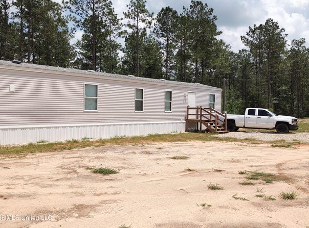 1090 Bilbo Road, Lumberton, MS 39455