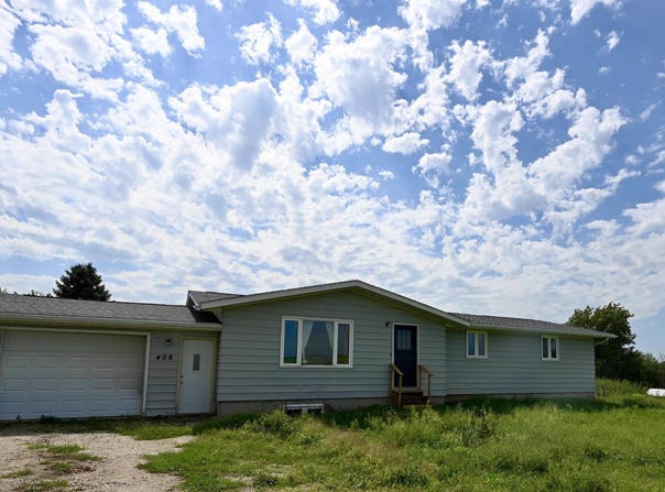 408 E King Street, Bradgate, IA 50520