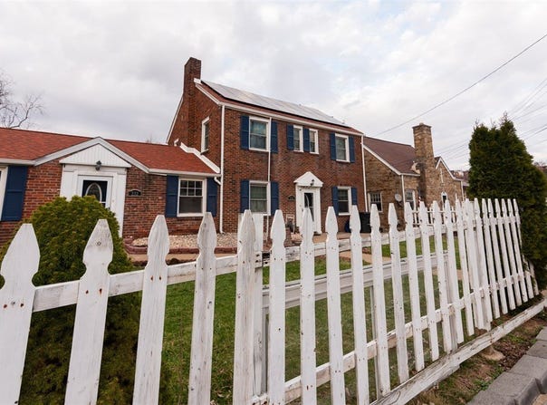 230 Maytide St, Carrick, PA 15227