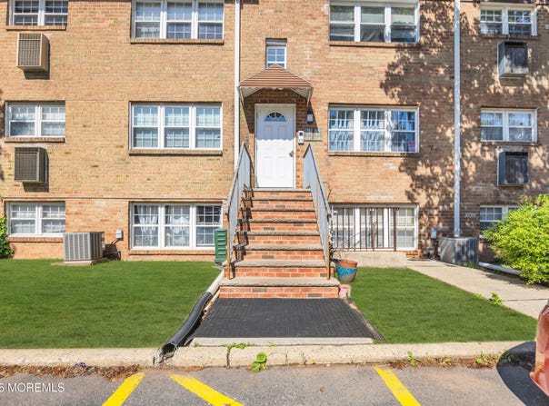 393 College Drive, Edison, NJ 08817
