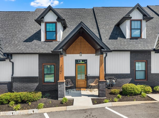 422 Fleeta Williams Way, Pigeon Forge, TN 37862
