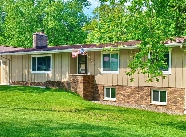 1121 E Laneville Avenue, Durand, WI 54736