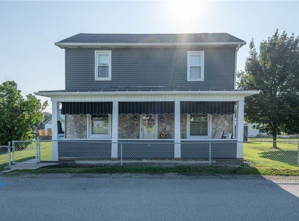 11 School St, Scottdale, PA 15683