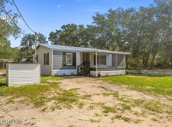 220 GLISSON Street, Interlachen, FL 32148