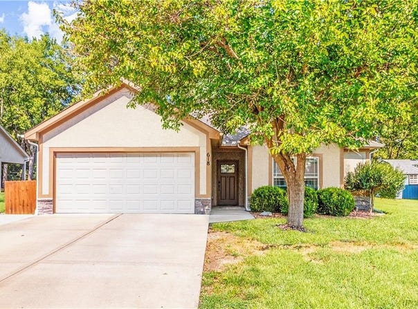 618 NW Walnut Street, Grain Valley, MO 64029