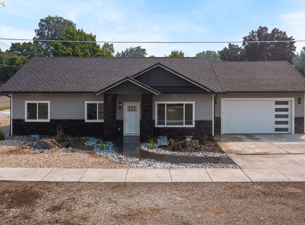 912 Lane Ave, LaGrande, OR 97850