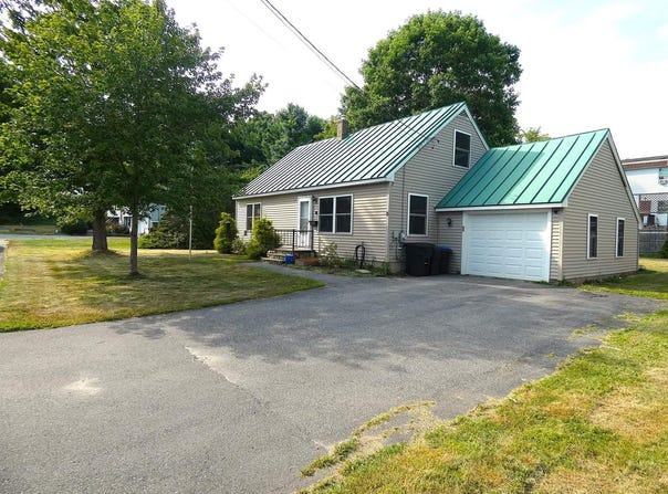 5 Mayflower Road, Augusta, ME 04330