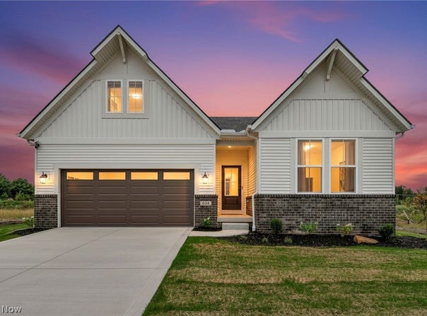 824 Colesbourne Circle, Green, OH 44685