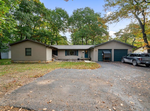 4639 Forest Trail, Indian River, MI 49749