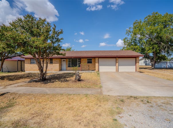 328 Eagle Street, Dublin, TX 76446