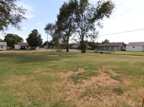 1023 W A Avenue, Elk City, OK 73644-6634