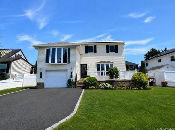42 Marbourne Road, Bethpage, NY 11714