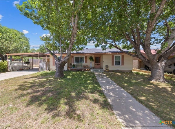 1007 W Avenue A, Lampasas, TX 76550