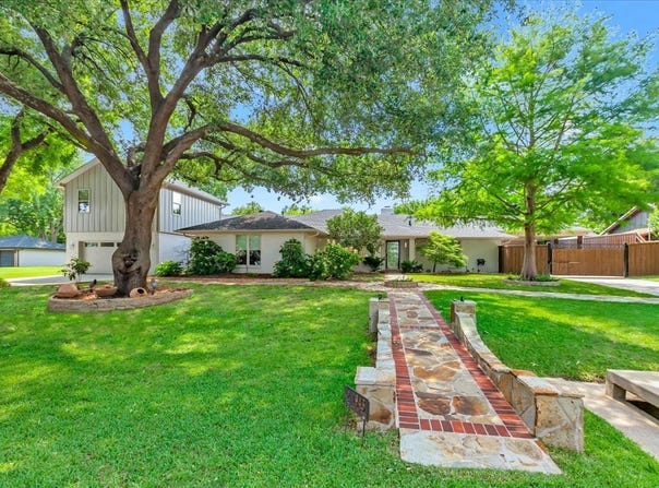 1943 Camelot Drive, Grapevine, TX 76051