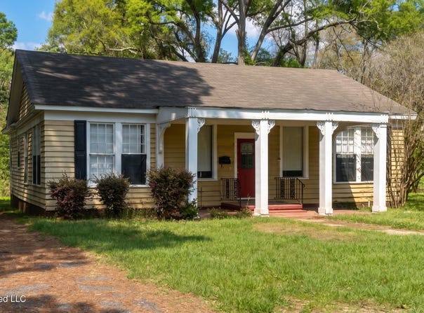 221 E Center Street, Canton, MS 39046