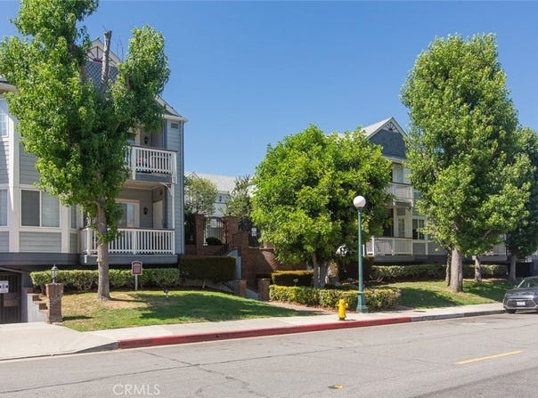 182 W Lemon, Monrovia, CA 91016