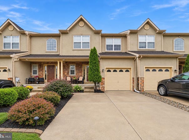 109 GLACIER Drive, BERLIN, NJ 08009