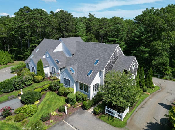68 Gold Leaf Lane, Mashpee, MA 02649