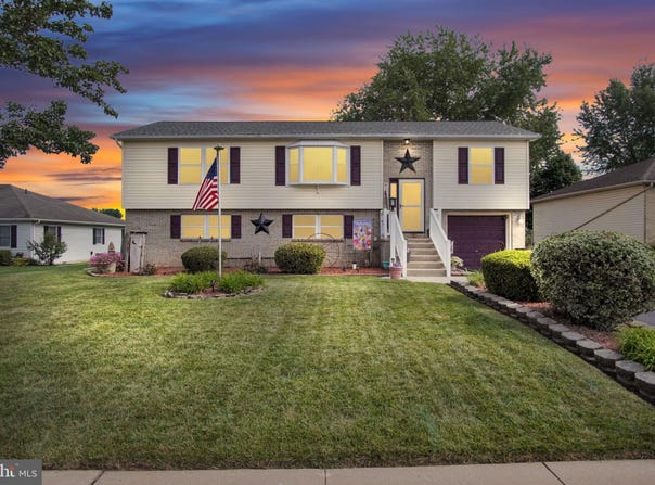 1940 WYATT Circle, DOVER, PA 17315