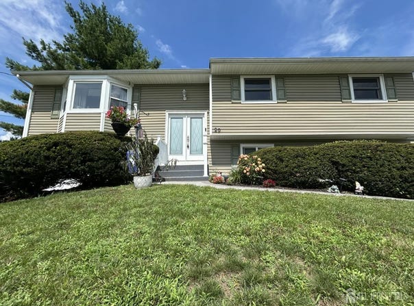 29 Tompkins Road, East Brunswick, NJ 08816