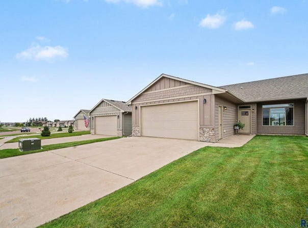 3515 E Bison Trl, Sioux Falls, SD 57108-8001