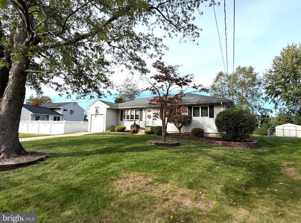 1012 ESTATES Boulevard, HAMILTON, NJ 08690