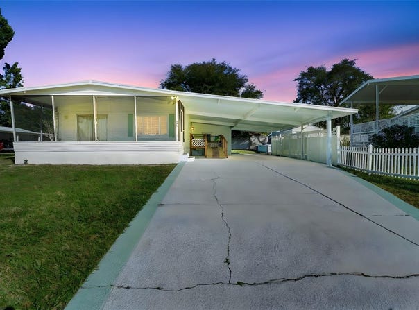 105 FLORENCE Boulevard, DEBARY, FL 32713