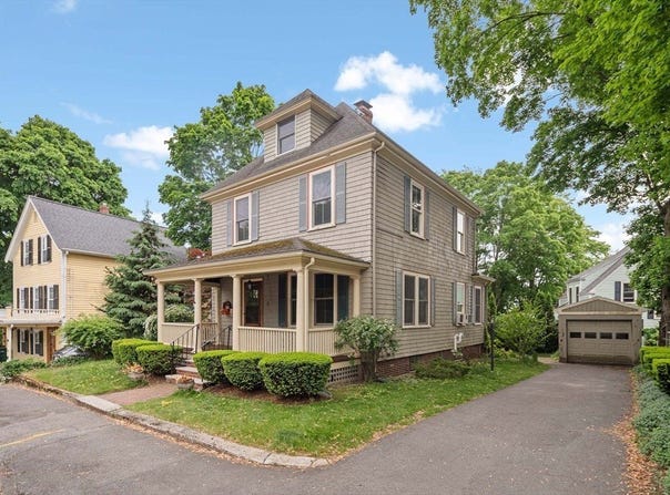 24 Mt Vernon St, Reading, MA 01867