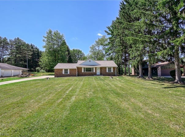 7570 Richmond Road, Oakwood Village, OH 44146