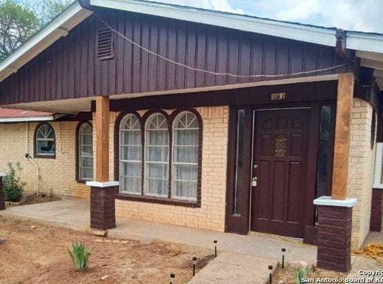 403.5 RETTA ST, Carrizo Springs, TX 78834