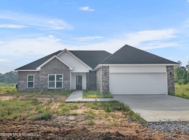 786 Clyde B Road, Walnut Grove, MS 39189